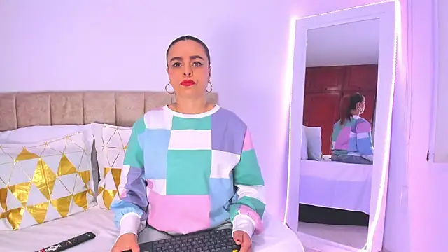 cristalwalker   online show from November 21, 2025, 11:31 am