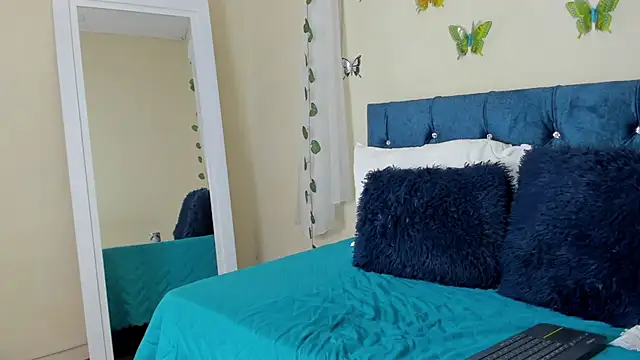 cristalwalker   online show from March 18, 2025, 3:33 pm