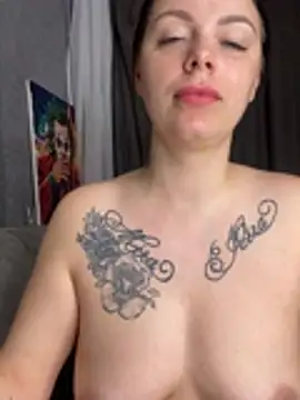 Lola Hale online show from April 5, 2026, 6:14 pm