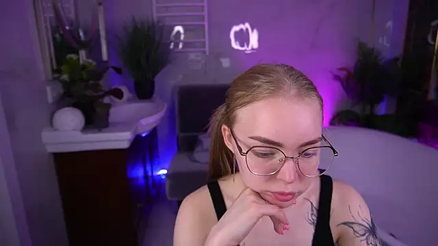 EmilySunshineS online show from May 10, 2026, 12:53 pm