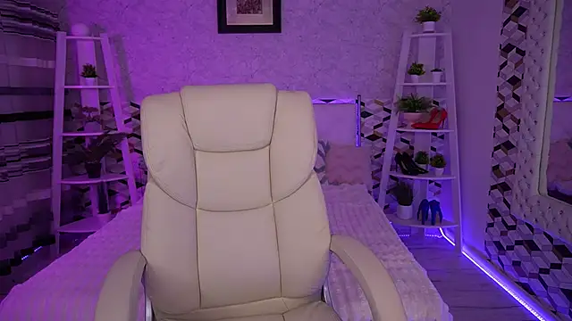 EmilySunshineS online show from May 6, 2026, 6:39 am