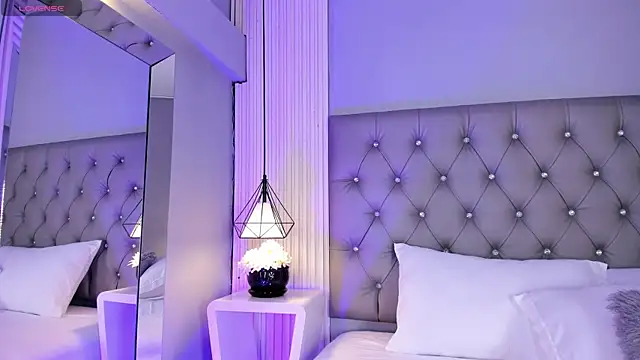 VioletthaRous online show from June 30, 2026, 10:43 pm