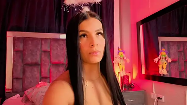 Mia Oxford online show from October 17, 2025, 1:02 pm