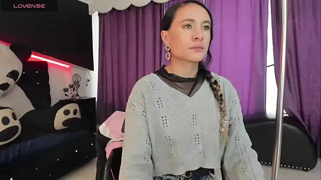 Coral Gibson online show from October 10, 2025, 12:39 pm