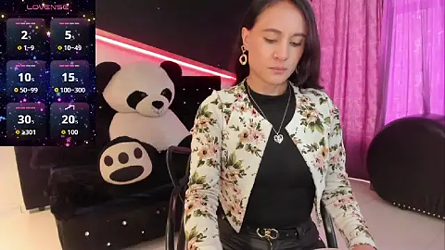 Coral Gibson online show from October 9, 2025, 12:28 pm