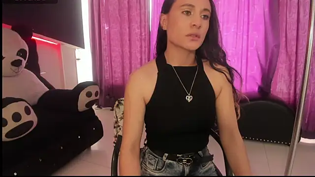 Coral Gibson online show from November 8, 2025, 1:36 pm