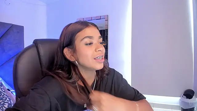 Snapshot of GiaFu chatting on January 17, 2026, 6:33 pm GiaFu online show from January 17, 2026, 6:33 pm