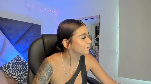 Snapshot of GiaFu chatting on January 16, 2026, 6:01 pm GiaFu online show from January 16, 2026, 6:01 pm