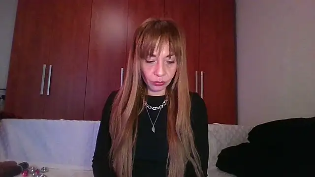 Snapshot of KarolinaReaper chatting on October 18, 2025, 2:19 pm KarolinaReaper online show from October 18, 2025, 2:19 pm