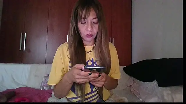 Snapshot of KarolinaReaper chatting on November 6, 2025, 12:20 pm KarolinaReaper online show from November 6, 2025, 12:20 pm