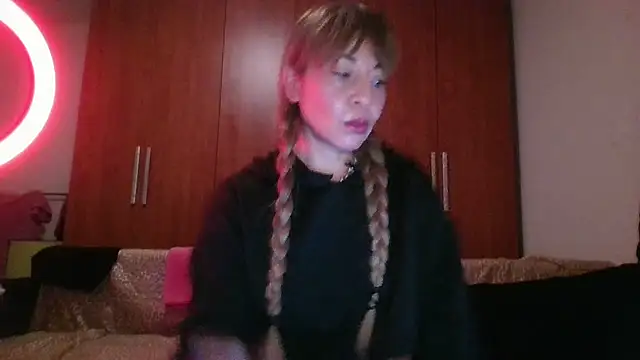 Snapshot of KarolinaReaper chatting on October 23, 2025, 3:54 pm KarolinaReaper online show from October 23, 2025, 3:54 pm