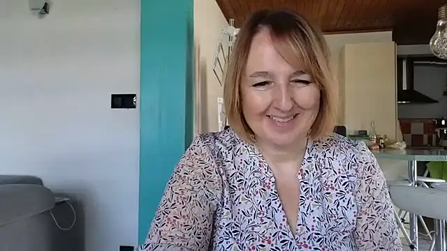 Sandcoq online show from April 10, 2026, 8:54 am