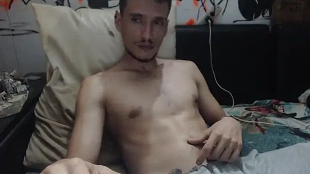 Snapshot of roystonee01 chatting on November 22, 2025, 6:34 am roystonee01 online show from November 22, 2025, 6:34 am