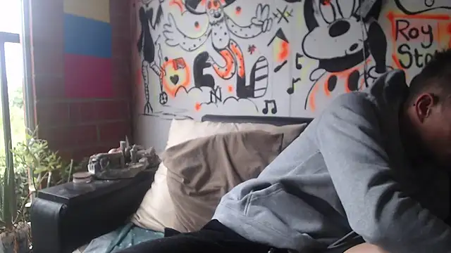 Snapshot of roystonee01 chatting on November 17, 2025, 12:31 pm roystonee01 online show from November 17, 2025, 12:31 pm