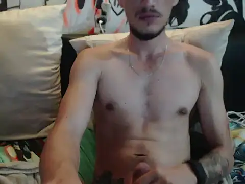 Snapshot of roystonee01 chatting on October 19, 2025, 9:56 am roystonee01 online show from October 19, 2025, 9:56 am