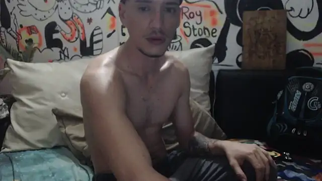 Snapshot of roystonee01 chatting on October 30, 2025, 9:18 am roystonee01 online show from October 30, 2025, 9:18 am