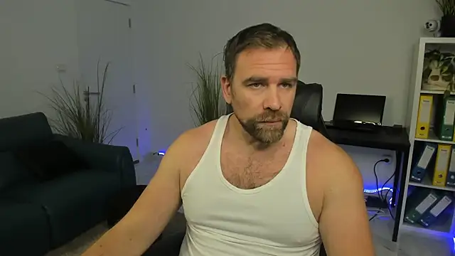 John-E-Dough online show from November 26, 2025, 9:53 am