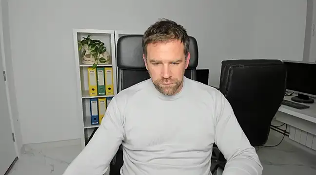 Snapshot of John-E-Dough chatting on December 4, 2024, 4:48 am John-E-Dough online show from December 4, 2024, 4:48 am
