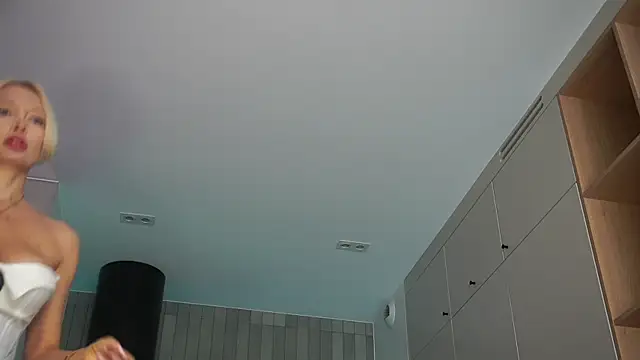 Snapshot of DreamSofia chatting on September 28, 2025, 8:32 am DreamSofia online show from September 28, 2025, 8:32 am