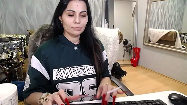 Snapshot of Sara_Poison chatting on March 31, 2026, 2:46 am Sara Poison online show from March 31, 2026, 2:46 am