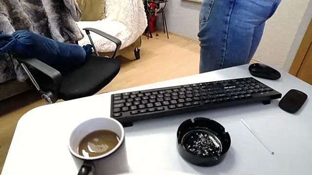 Snapshot of Sara_Poison chatting on November 7, 2025, 3:11 am Sara Poison online show from November 7, 2025, 3:11 am