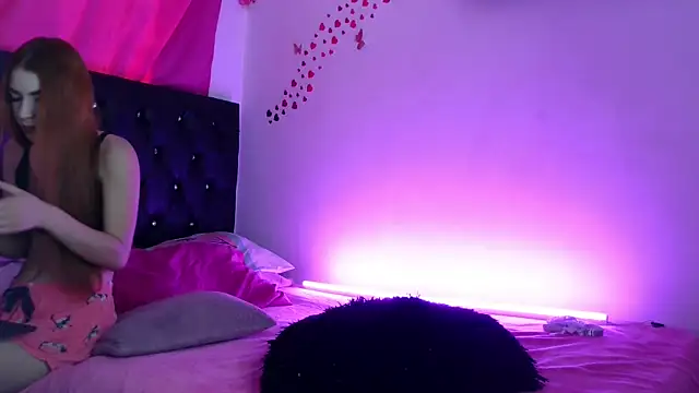 littleayshel online show from November 5, 2025, 1:03 pm