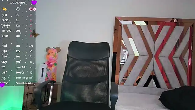 littleayshel online show from February 20, 2025, 12:57 pm