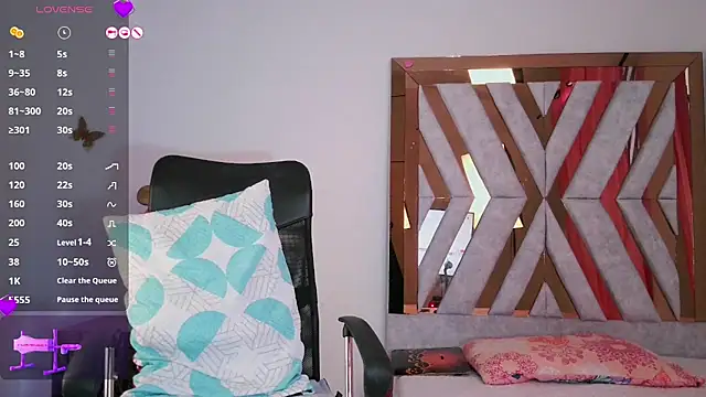 littleayshel online show from February 26, 2025, 1:00 pm