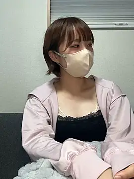 Snapshot of -x_MIU_x chatting on May 28, 2026, 10:32 am -x MIU x online show from May 28, 2026, 10:32 am