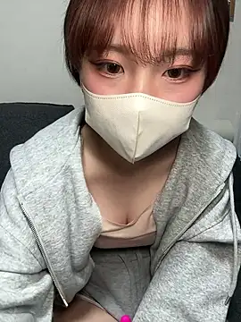 Snapshot of -x_MIU_x chatting on March 22, 2026, 8:05 am -x MIU x online show from March 22, 2026, 8:05 am