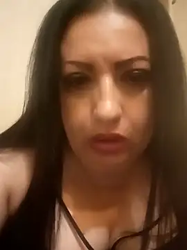Snapshot of Veronica-Celie chatting on August 5, 2026, 8:14 pm Veronica-Celie online show from August 5, 2026, 8:14 pm