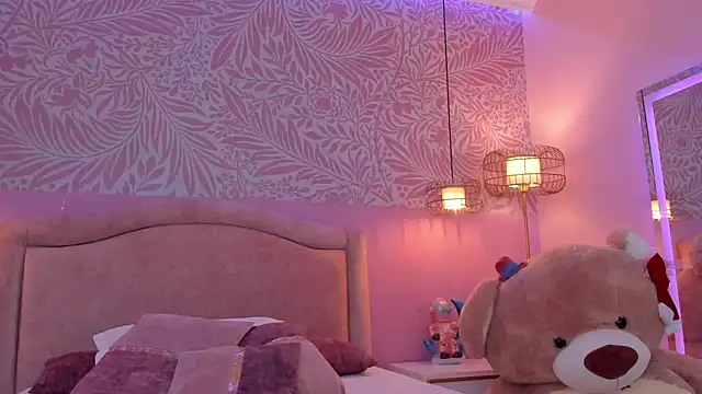 Snapshot of EmilyCollinss1 chatting on December 4, 2025, 5:17 am EmilyCollinss1 online show from December 4, 2025, 5:17 am