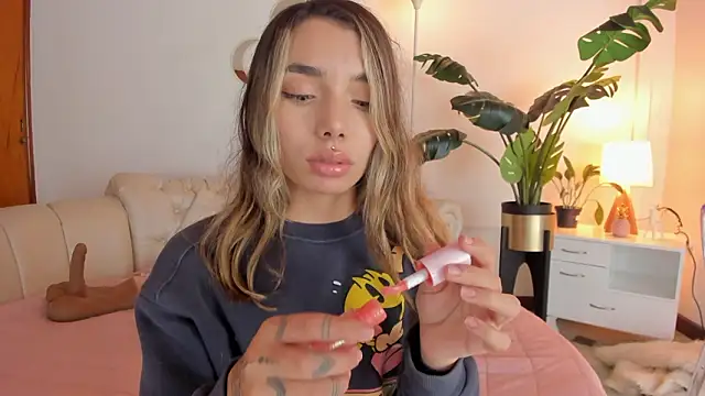 Snapshot of Mollymoon1 chatting on February 23, 2026, 9:26 pm Mollymoon1 online show from February 23, 2026, 9:26 pm