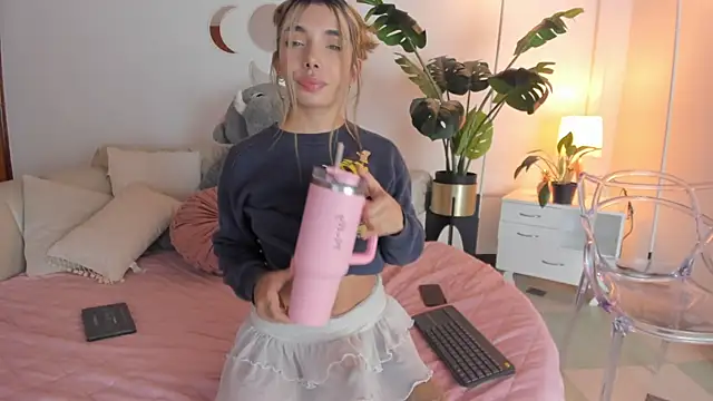 Snapshot of Mollymoon1 chatting on February 12, 2026, 7:46 pm Mollymoon1 online show from February 12, 2026, 7:46 pm