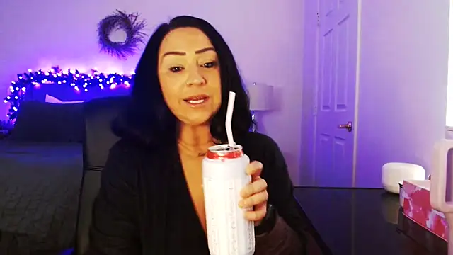 Snapshot of AlyssiaAmoreXO chatting on February 19, 2026, 5:21 pm AlyssiaAmoreXO online show from February 19, 2026, 5:21 pm