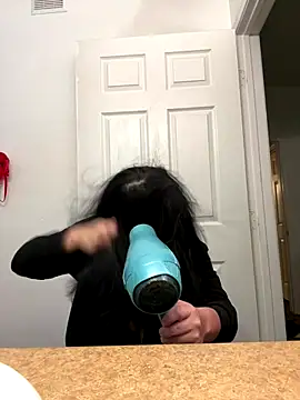 AlyssiaAmoreXO online show from November 5, 2025, 3:37 pm