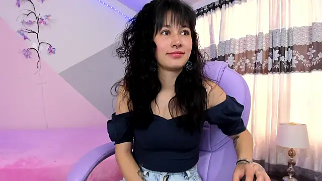 Camcrush   online show from October 28, 2025, 3:33 pm