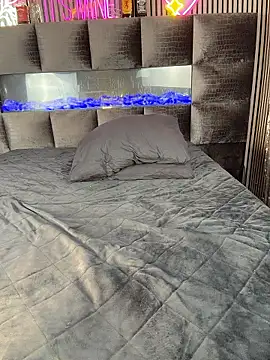 MilaMaaay online show from January 10, 2026, 8:37 pm