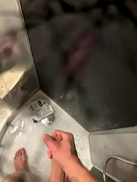 lescro95  online show from November 12, 2025, 4:33 pm