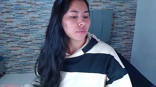 Snapshot of _joy_yva chatting on October 8, 2025, 12:01 am joy yva online show from October 8, 2025, 12:01 am