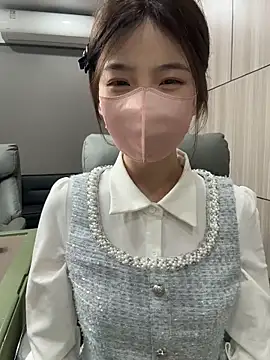 Snapshot of GouGou-111 chatting on May 1, 2026, 12:43 pm GouGou-111 online show from May 1, 2026, 12:43 pm