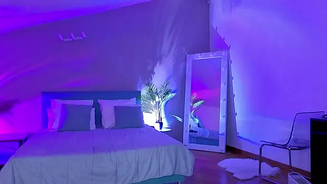 L1ittle kitty  online show from April 14, 2026, 4:50 am