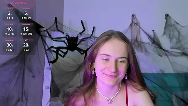 Snapshot of L1ittle_kitty_ chatting on October 28, 2025, 6:23 am L1ittle kitty online show from October 28, 2025, 6:23 am