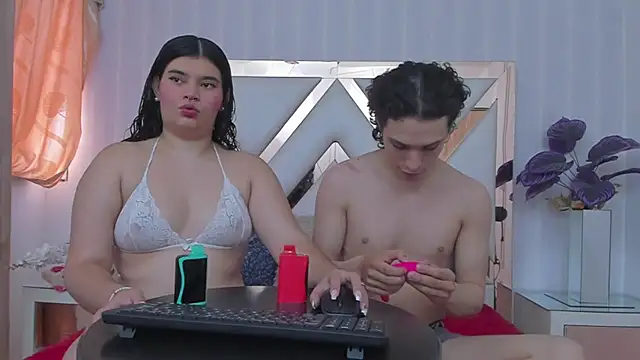 Snapshot of LIZandDante chatting on September 28, 2025, 2:13 pm LIZandDante online show from September 28, 2025, 2:13 pm