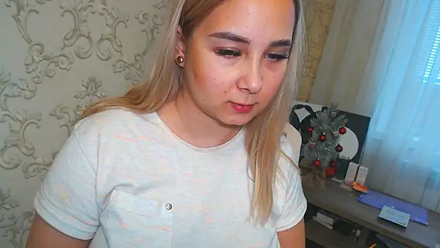 DolphinDreams online show from January 12, 2026, 10:44 am