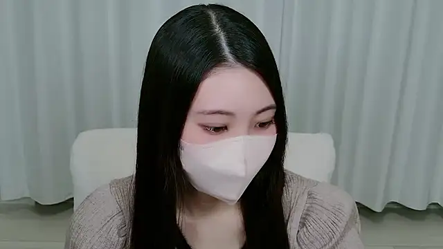 yuki room online show from October 5, 2025, 1:02 pm