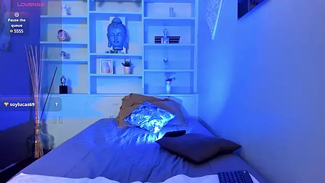 Lucy Williiams online show from March 3, 2025, 8:00 pm