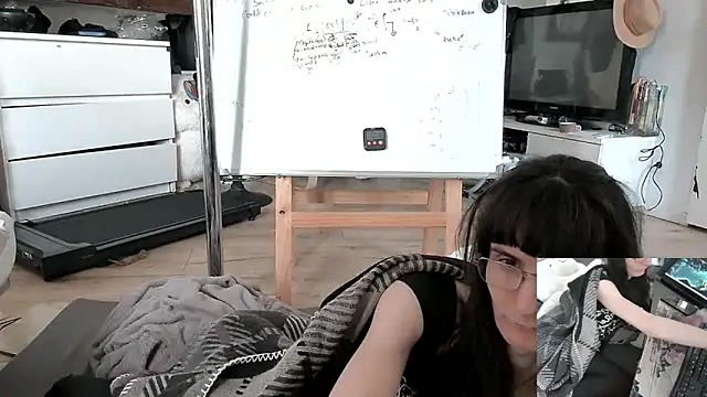 Snapshot of CeriseLapine chatting on February 1, 2026, 7:28 am CeriseLapine online show from February 1, 2026, 7:28 am