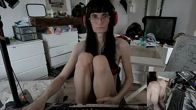 Snapshot of CeriseLapine chatting on January 18, 2026, 10:07 am CeriseLapine online show from January 18, 2026, 10:07 am