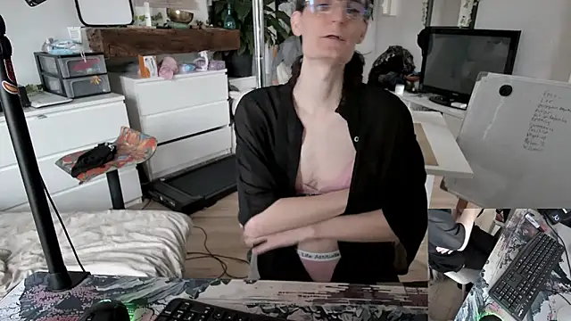 Snapshot of CeriseLapine chatting on January 17, 2026, 9:57 am CeriseLapine online show from January 17, 2026, 9:57 am